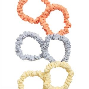 ATHLETA 
COLOR: SUNSET MULTI -BLUE YELLOW ORANGE
MINI SCRUNCHIE PACK 
BRAND NEW